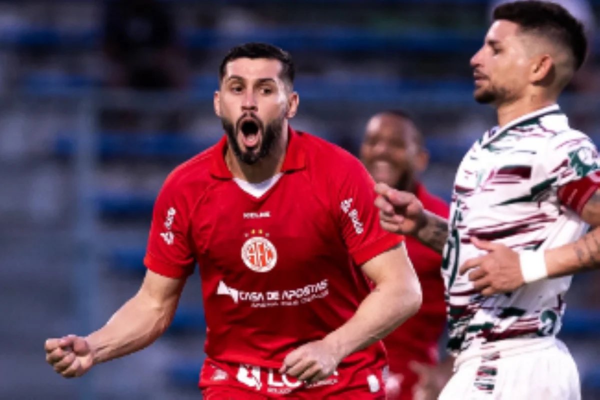 CBF atualiza situação de Raphinha, substituído no primeiro tempo