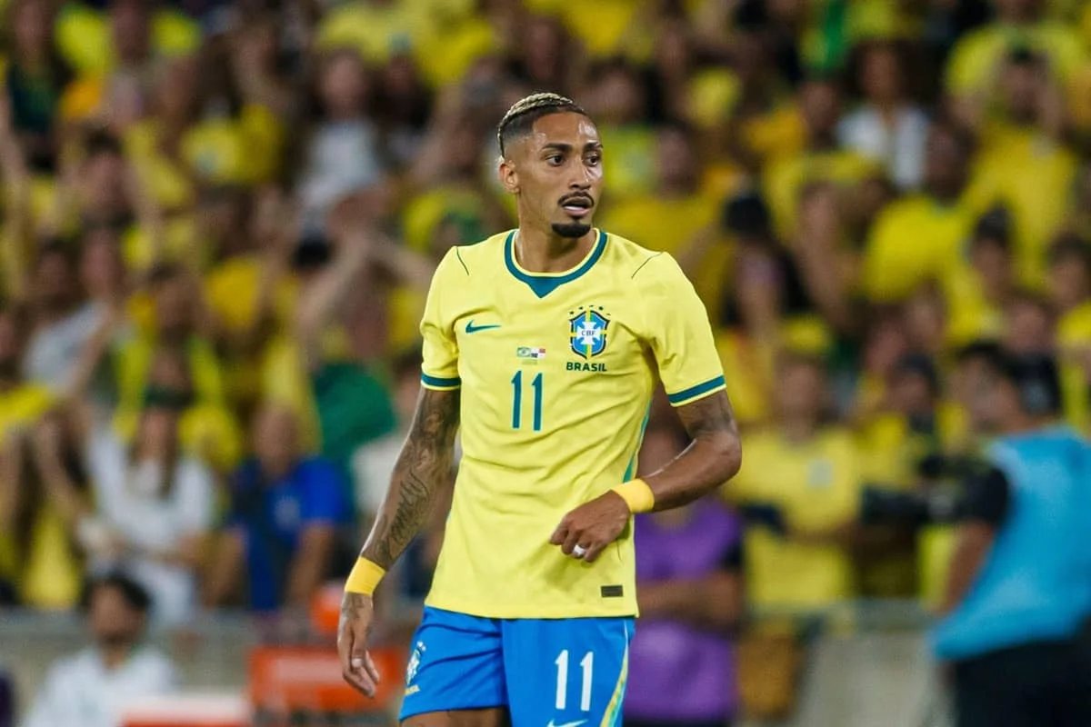 CBF atualiza situação de Raphinha, substituído no primeiro tempo
