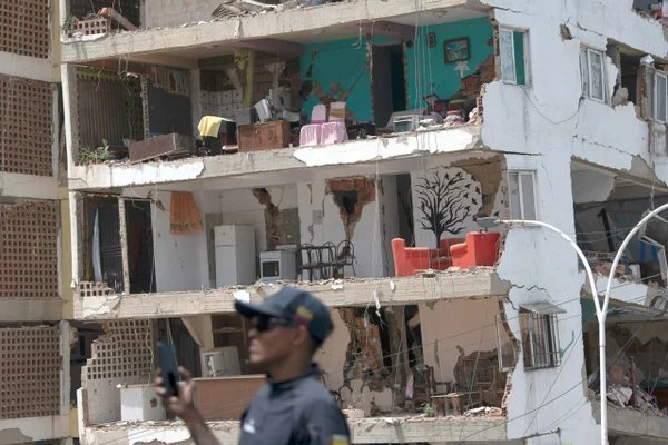 Terremoto: Venezuela entra no 3º dia de buscas com apoio internacional - destaque galeria