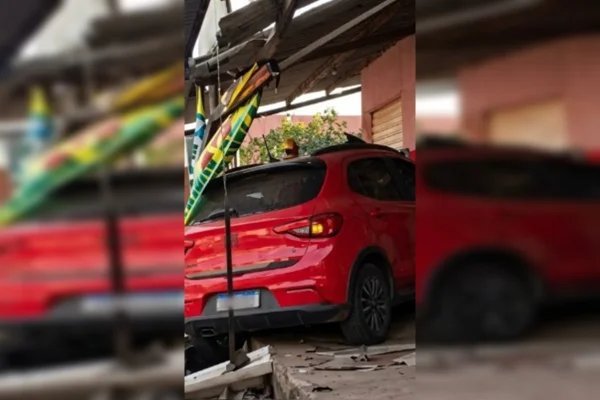Homem morre esmagado após carro invadir distribuidora no Entorno do DF - destaque galeria
