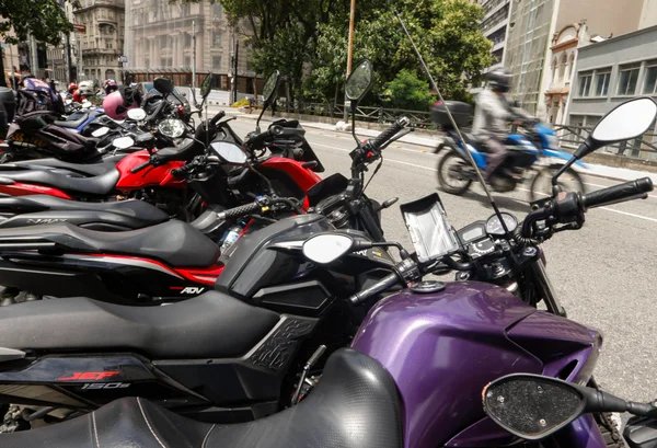 Justiça manda Prefeitura de SP autorizar Uber a operar mototáxi - destaque galeria