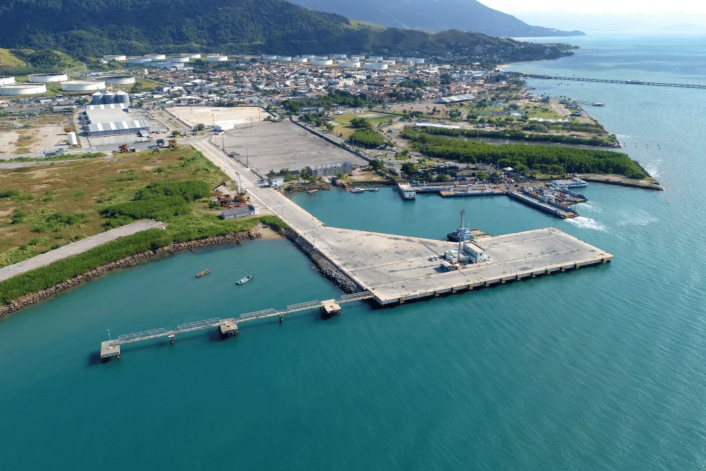 Porto de São Sebastião abre vagas de estágio com bolsas de até R$ 937