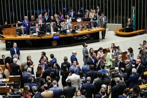 Empoderado por emendas, Congresso se engaja menos com presidenciáveis - destaque galeria