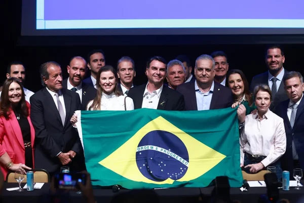 Com vice definido, Flávio mira nova fase e reorganiza a campanha - destaque galeria